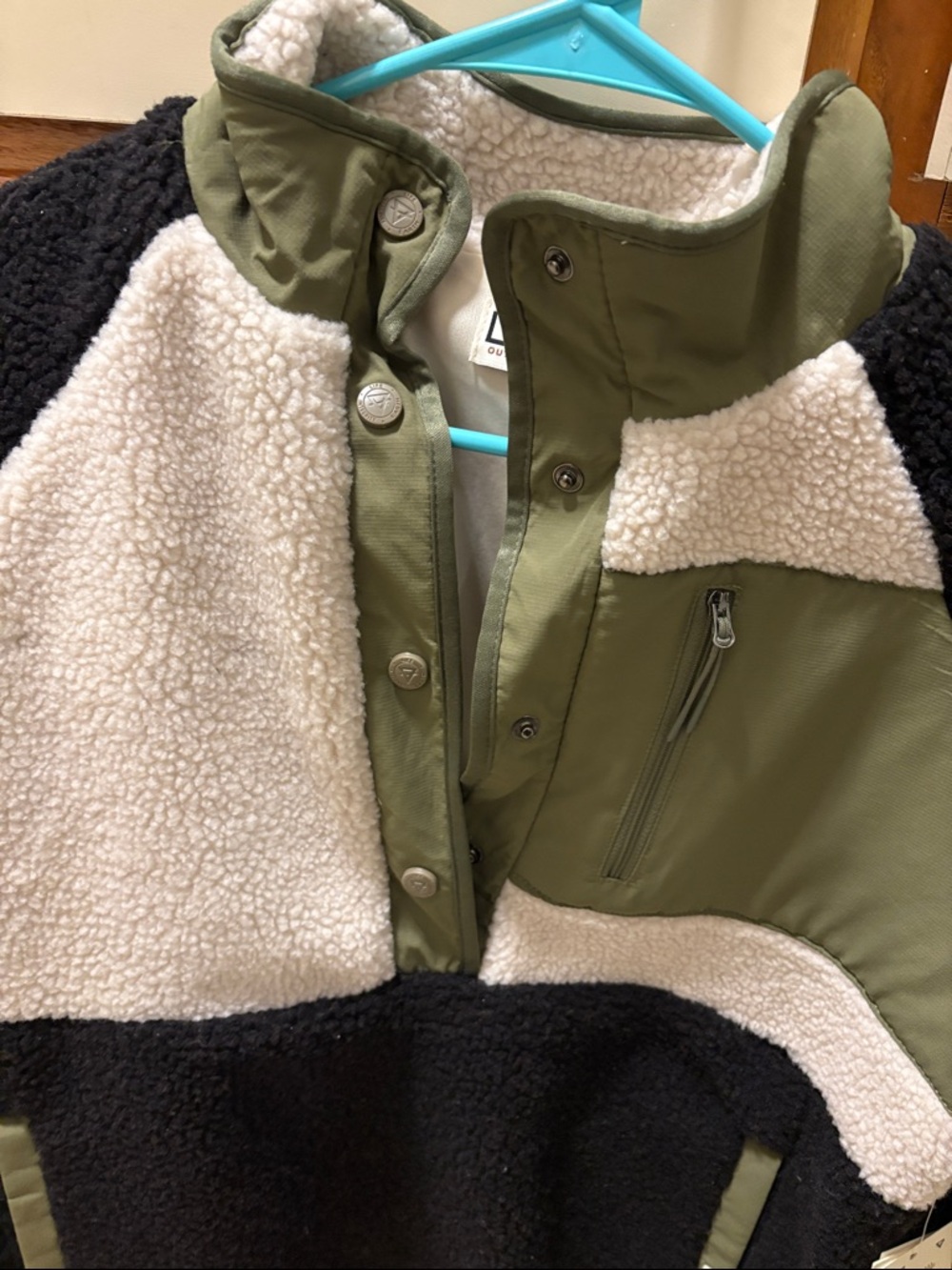Women’s Sherpa Pullover Jacket in Black, White & Olive - Picture 4 of 5